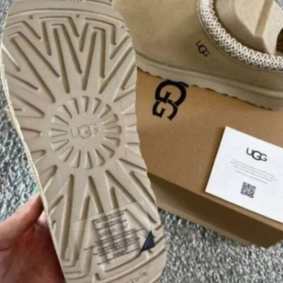 UGG Tasman Slipper Sand🔥 - Picture 4 of 5